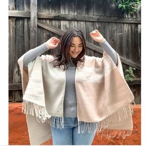 NWT SOIA&KYO Shawl
